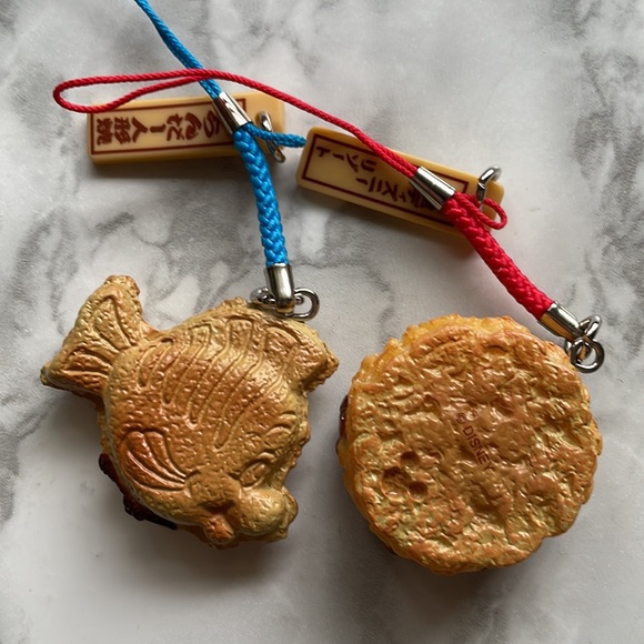 Tokyo Disney Resort- Foo strap keychains. Minnie Okonomiyaki - Flounder Taiyaki - Picture 4 of 5